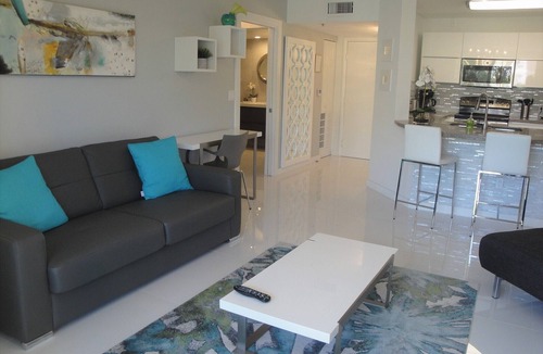 Aventura Apartment | The Yacht Club at Aventura Luxury 1 bed/1 Bath Pool View Fits 4 People