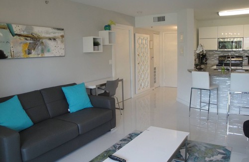Aventura Apartment | The Yacht Club at Aventura Luxury 1 bed/1 Bath Pool View Fits 4 People