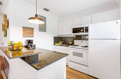 Sailboat Bend Apartment | The Yellow Submarine Sailboat Bend