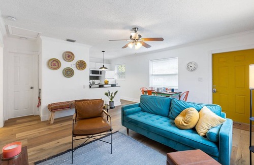Sailboat Bend Apartment | The Yellow Submarine Sailboat Bend