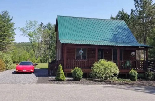Wells Cabin | The Yogi, Dog Friendly Cabin at Lake Algonquin