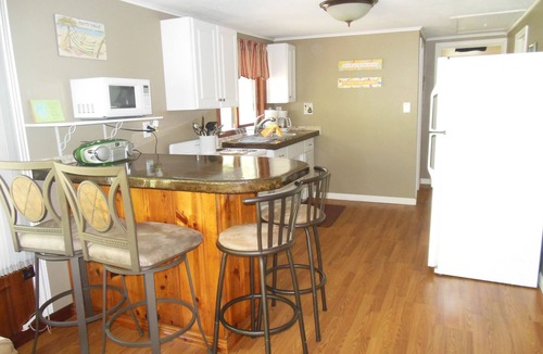 Lake Erie Beach House | The Zen Den close to the beach and Mickey Rats