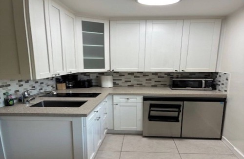 Pompano Beach Hotel | This 1 Bedroom suite has it all in a great location in Pompano Beach.
