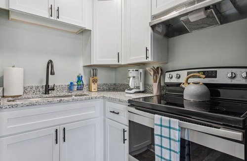 East Ocean View Apartment | This apartment is a 1 bedroom(s), 1 bathrooms, located in Norfolk, VA.