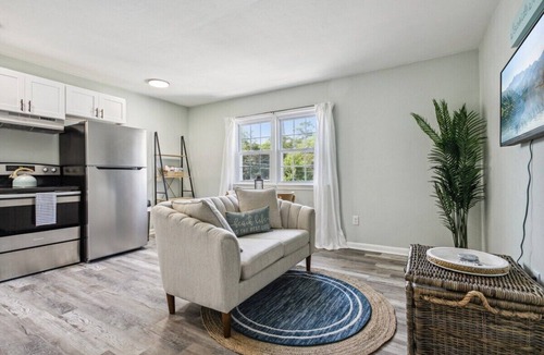East Ocean View Apartment | This apartment is a 1 bedroom(s), 1 bathrooms, located in Norfolk, VA.