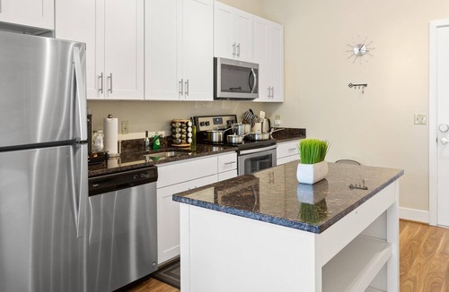 Jefferson Manor Apartment | This apartment is a 1 bedroom(s), 1 bathrooms, located in Alexandria, VA.