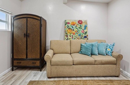 Hampton Cottage | This cottage is a 0 bedroom(s), 1 bathrooms, located in Newport News, VA.
