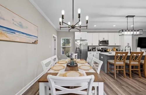 Norfolk House | This gorgeous Larchmont cozy cottage will amaze you!
