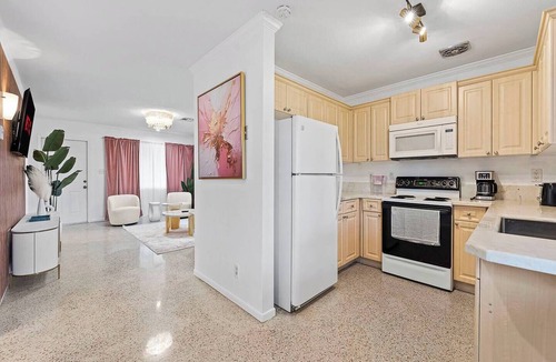 Coral Ridge Isles House | This house is a 2 bedroom(s), 2 bathrooms, located in Fort Lauderdale, FL.