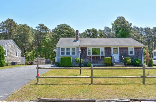 Dennis Port House | This spacious 3 bedroom home offers central air and plenty of living space!