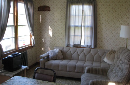 Frontenac Cottage | Thousand Islands camp on the St. Lawrence River, Boat docking included.