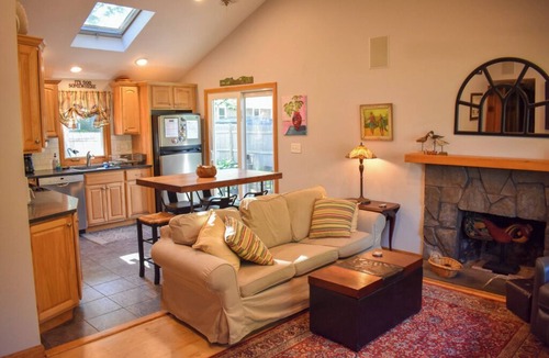 Dennis House | Three bedroom home sleeping 5 with central air!