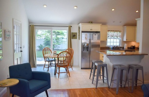 West Dennis House | Three bedroom home sleeping 6 in Wrinkle Point!