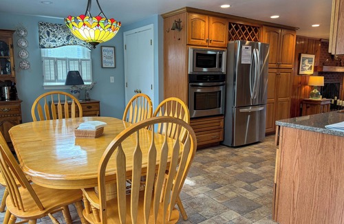 West Dennis House | Three bedroom home sleeping 6 in Wrinkle Point!