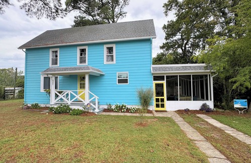 Deep Hole House | Three Pines- Screen Porch - Close to Town - Newly Renovated