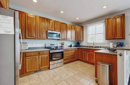 Sun Ridge House | Three-Story Bayside Resort Retreat W/Shared Pool/Hot Tub, Balcony & Central AC