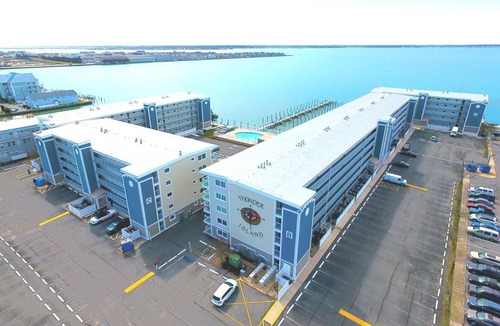 Midtown Ocean City Condo | Thunder Island 14A-Baywater 39th St, Free WiFi, Pool, Elev, W/D, AC
