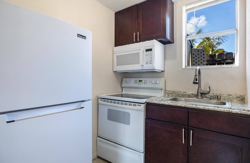 Poinciana Park Apartment | Tidal Retreat: Work Friendly & Mins to Beach, FIFA Perfect