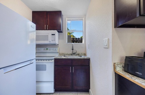 Poinciana Park Apartment | Tidal Retreat: Work Friendly & Mins to Beach, FIFA Perfect