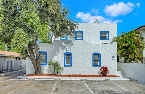 Poinciana Park Apartment | Tidal Retreat: Work Friendly & Mins to Beach, FIFA Perfect
