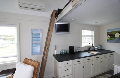 East Sandwich Cottage | Tidal View 2 - Bright & airy cottage across the street from the beach