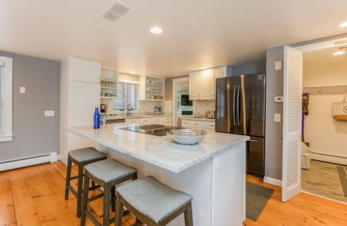 Hyannis House | Tide the Knot: Cozy Cape w/Yard & Central A/C