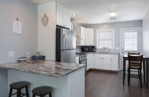Seaside Heights Cottage | Tiki Bar | Fast WIFI | Pro Cleaned | Linens+Towels