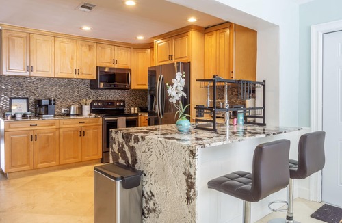 Fort Lauderdale House | Tiki Hut | BBQ | Turfed, private yard & Updated Home