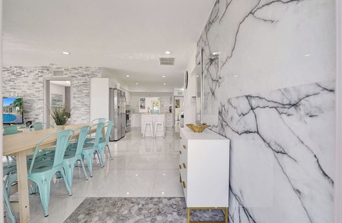 Dania Beach House | TIKI PARADISE OASIS W/HEATED POOL AND JACUZZI. Modern home close to the Beach