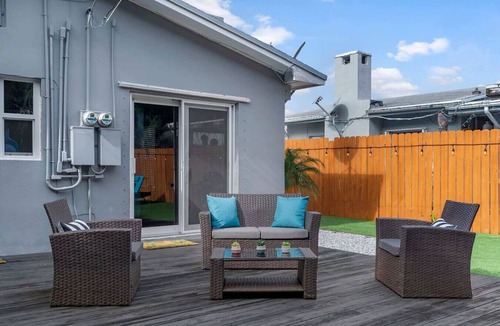 Lake Ridge Apartment | Tilah Stays | 10 min to Beach | Weekly discounts