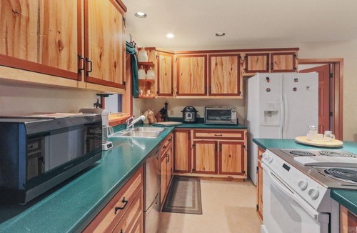 Trout Creek House | Timber Ridge Retreat-4 bedroom,2 bathroom home close to town