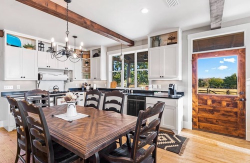 Grapetown House | TimberRose Ranch | Hot Tub + Hill Country Views