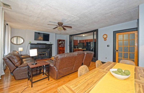 Downtown Albany Apartment | Timelessly Restored 2-Bed Fl 2 Apt @DowntownAlbany