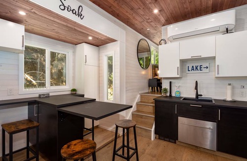 Sagle House | Tiny Home Paradise w/Hot Tub and Lake Views