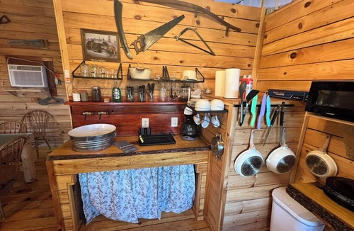 Reva Cottage | Tiny Home Retreat on a Blue Ridge Mountain Horse Farm Pets Welcome