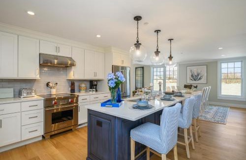 Harwich Port House | TJs Tide: Prime Location Condo w/Outdoor Deck