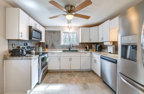 Stonehouse House | Toano Home w/Screened Porch: Steps to Lake!