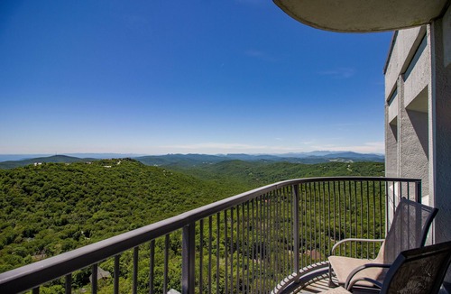Seven Devils Condo | Top Floor 2B Condo w/Pool Access!