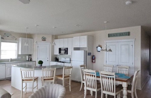 Wildwood Condo | Top Floor Condo Rooftop Fireworks 1.5 Blocks to Beach Elevator Sleeps 10