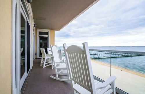 Dewey Beach Condo | Top Floor Luxury 3BR Beach Condo with Bay Views