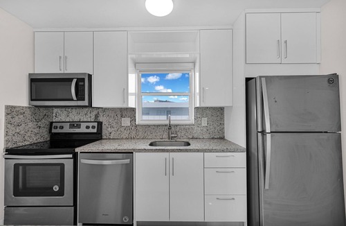 Sunny Isles Beach Condo | Top-Floor Near Beach Condo, Pool + Skyline Views