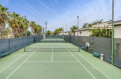 Palms Apartment | Top-Floor Studio. Pool, Hot Tub &FreeParking