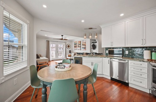 Wall House | TOP RATED! Only 4 HOUSES to BEACH! Oceanview deck and 6 beach passes included!