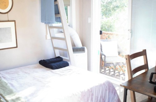 Topanga Apartment | TopangaDreaming - Artistic Studio 02 With Balcony