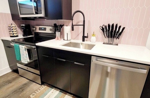 Diamond Hill Condo | Topsail Downtown- Extended Stay With Parking, Pool,& Pets