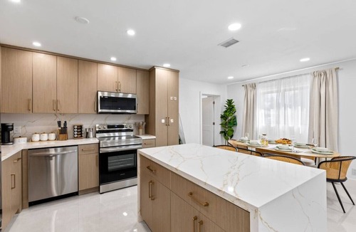 Lighthouse Point House | Toucan Tiki Retreat | Coastal Modern - Heated Pool