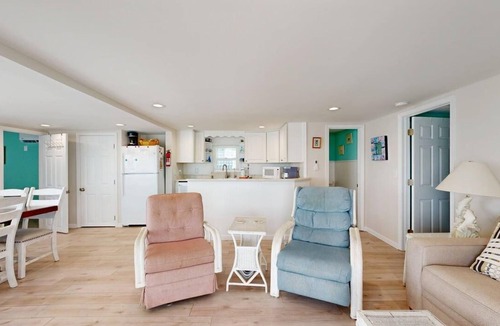 Ocean View House | Town of Ocean View dog friendly home w/cable, streaming & free WIFI