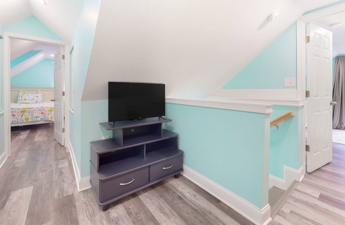 Cedar Neck House | Town of Ocean View renovated home on half acre with decks & W/D