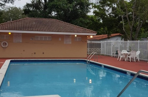 Miami Lakes House | Townhouse 15 minutes away from hard rock staduim