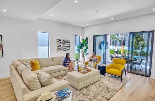 Harbordale House | Townhouse Heated Pool Centrally Located Malibu Key One
